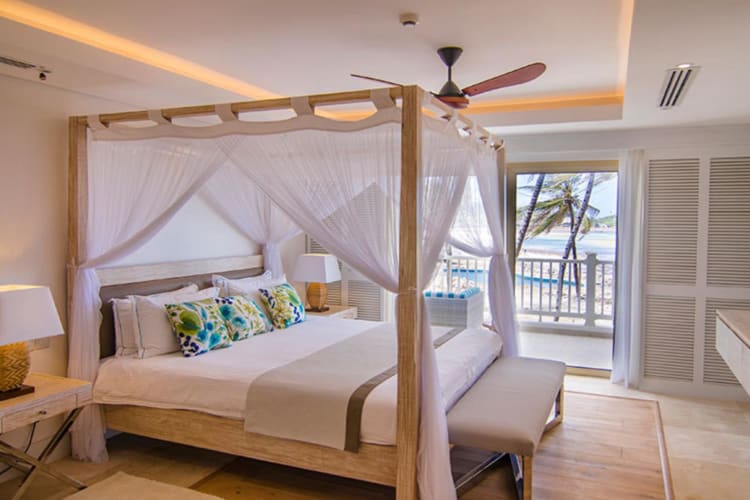 Hemingways Apartment master bedroom